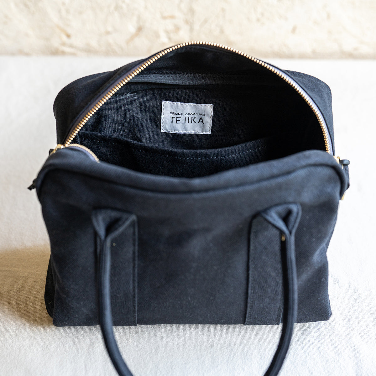 BOSTON(S) - black -