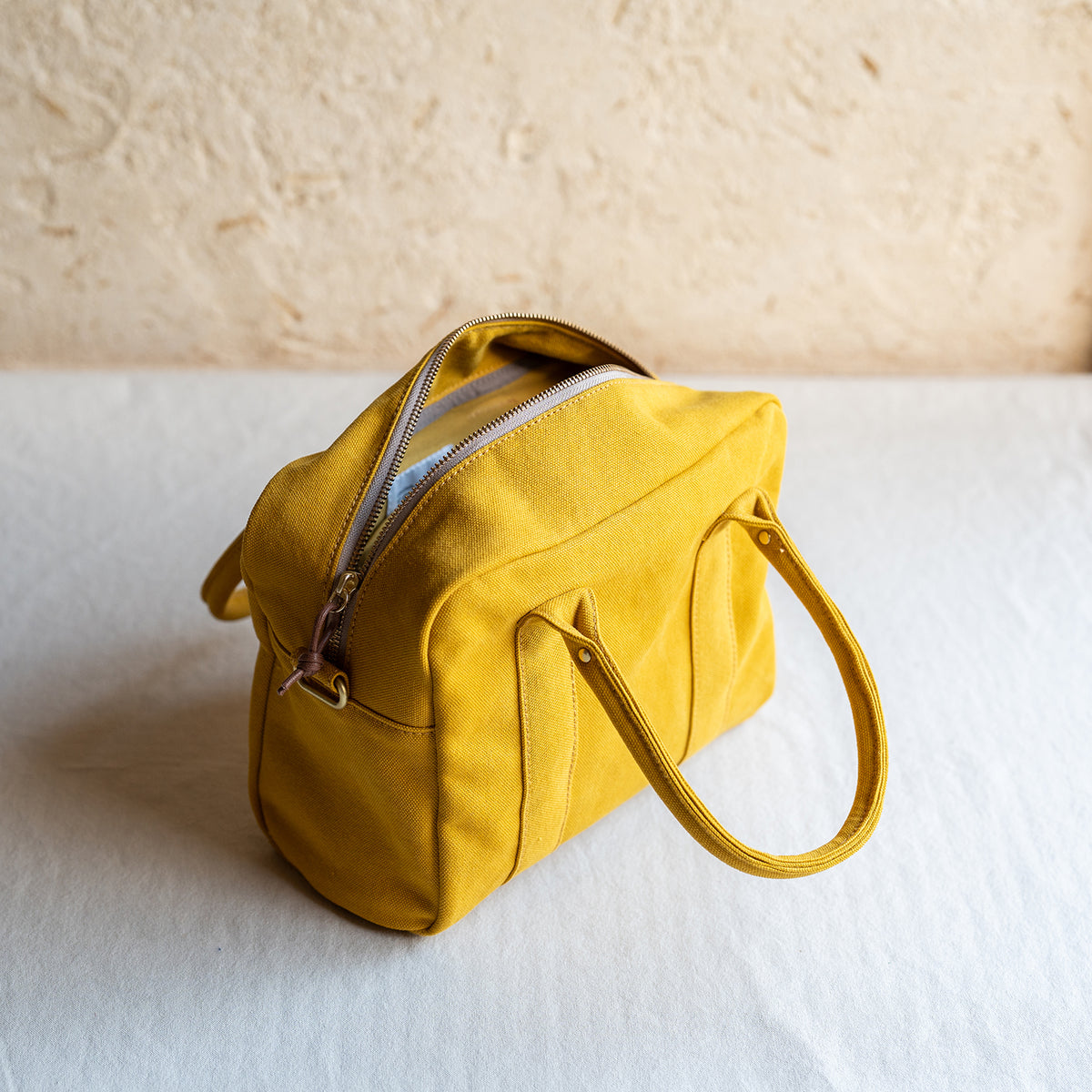 BOSTON(S) - mustard -