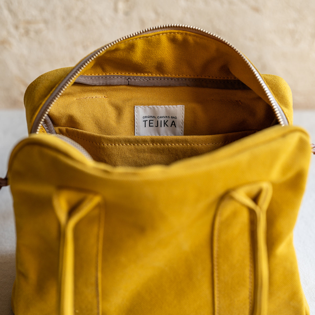BOSTON(S) - mustard -