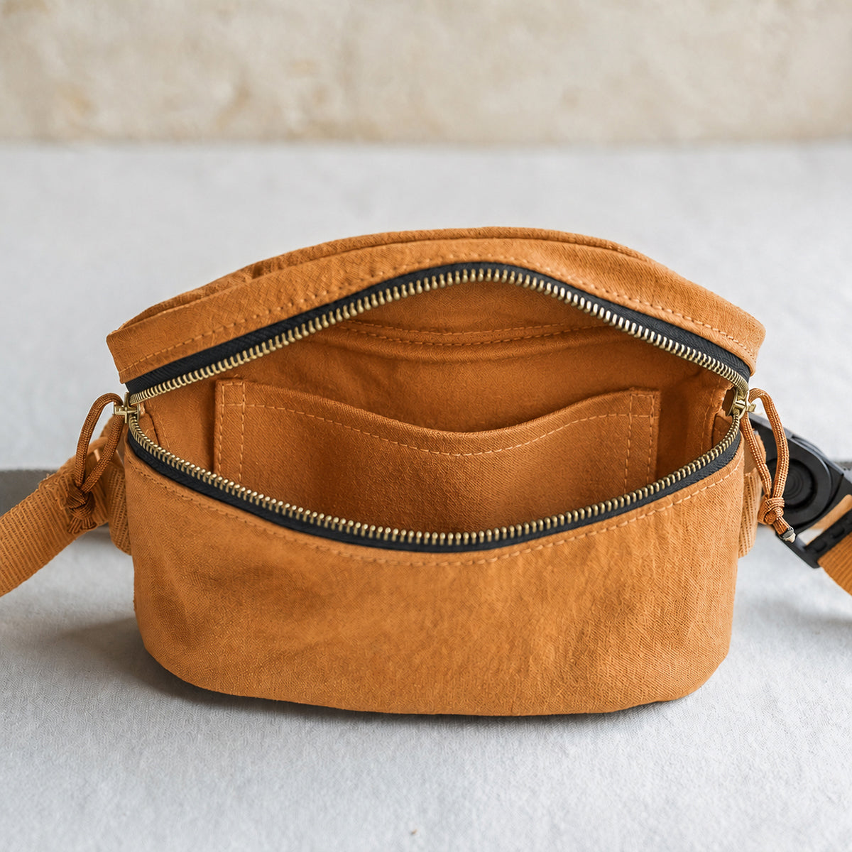 CANVAS POCHETTE - camel -