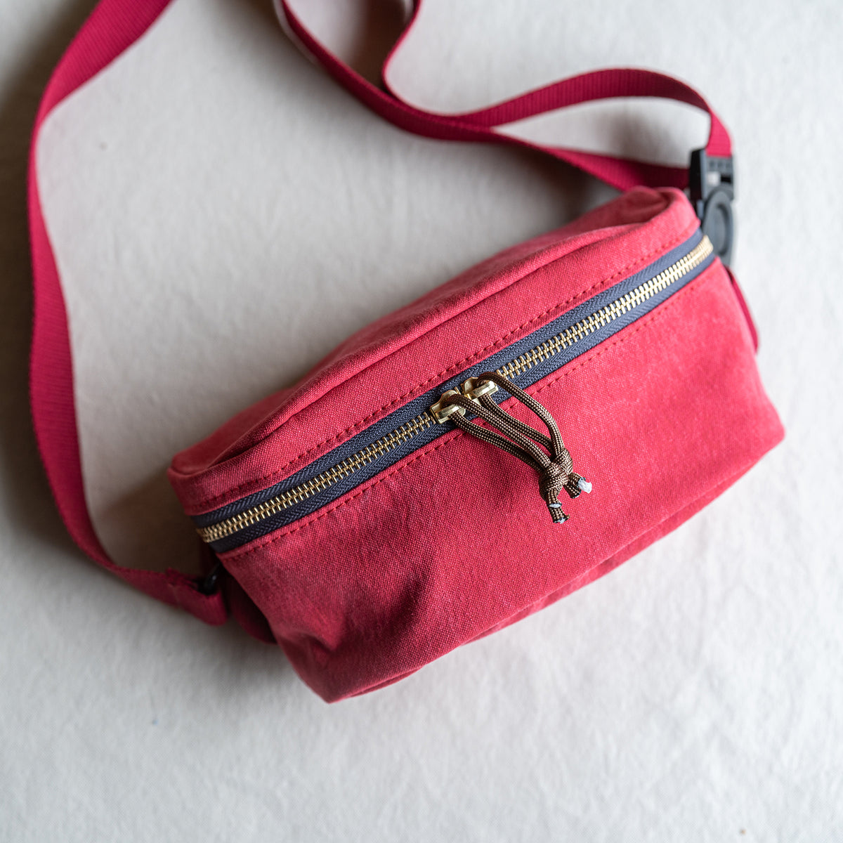 CANVAS POCHETTE - red -