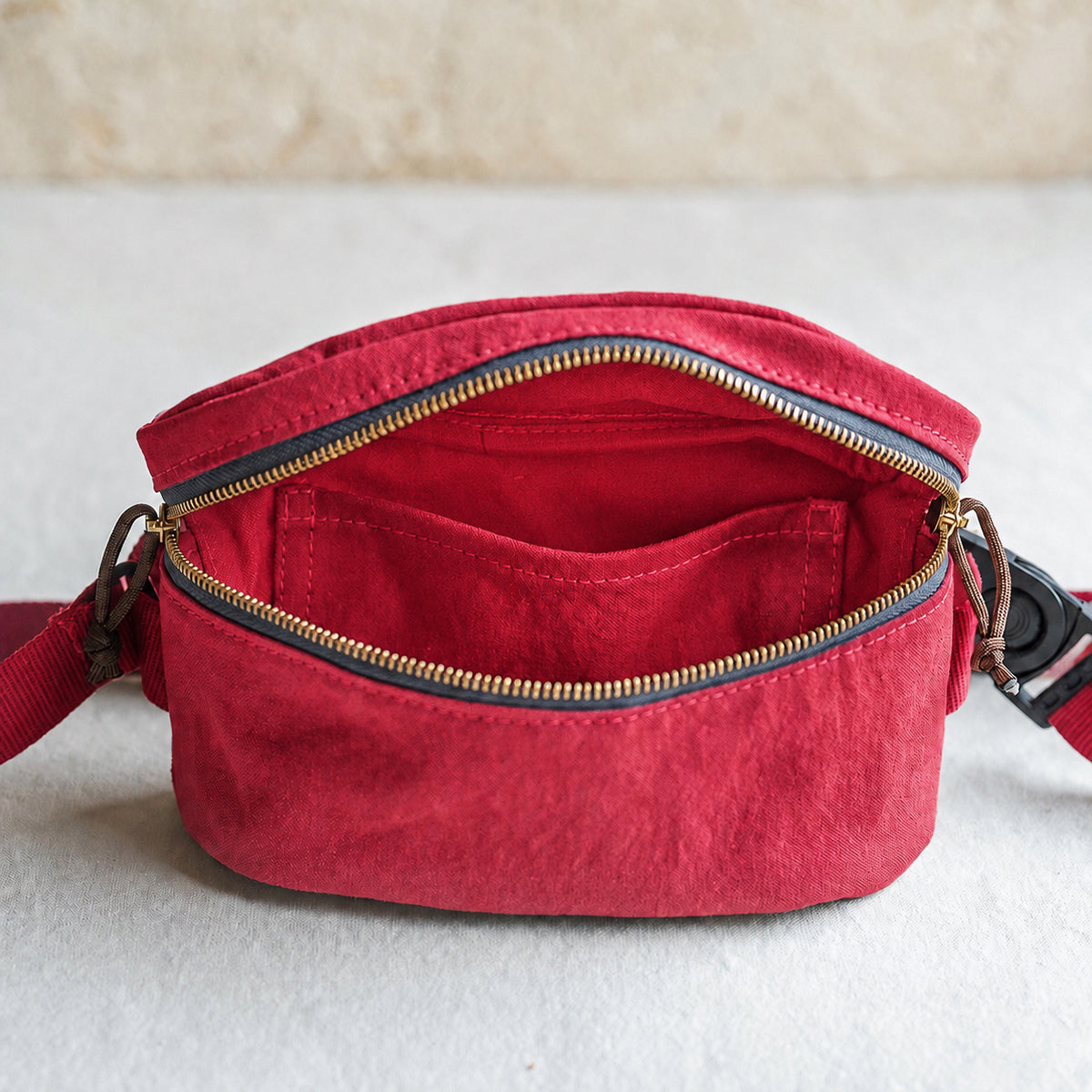 CANVAS POCHETTE - red -