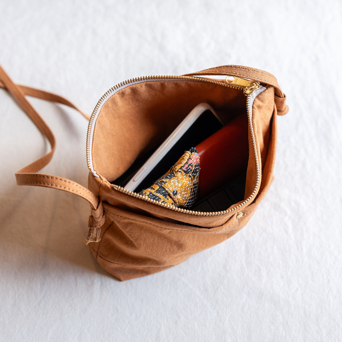 CANVAS POUCH - camel -