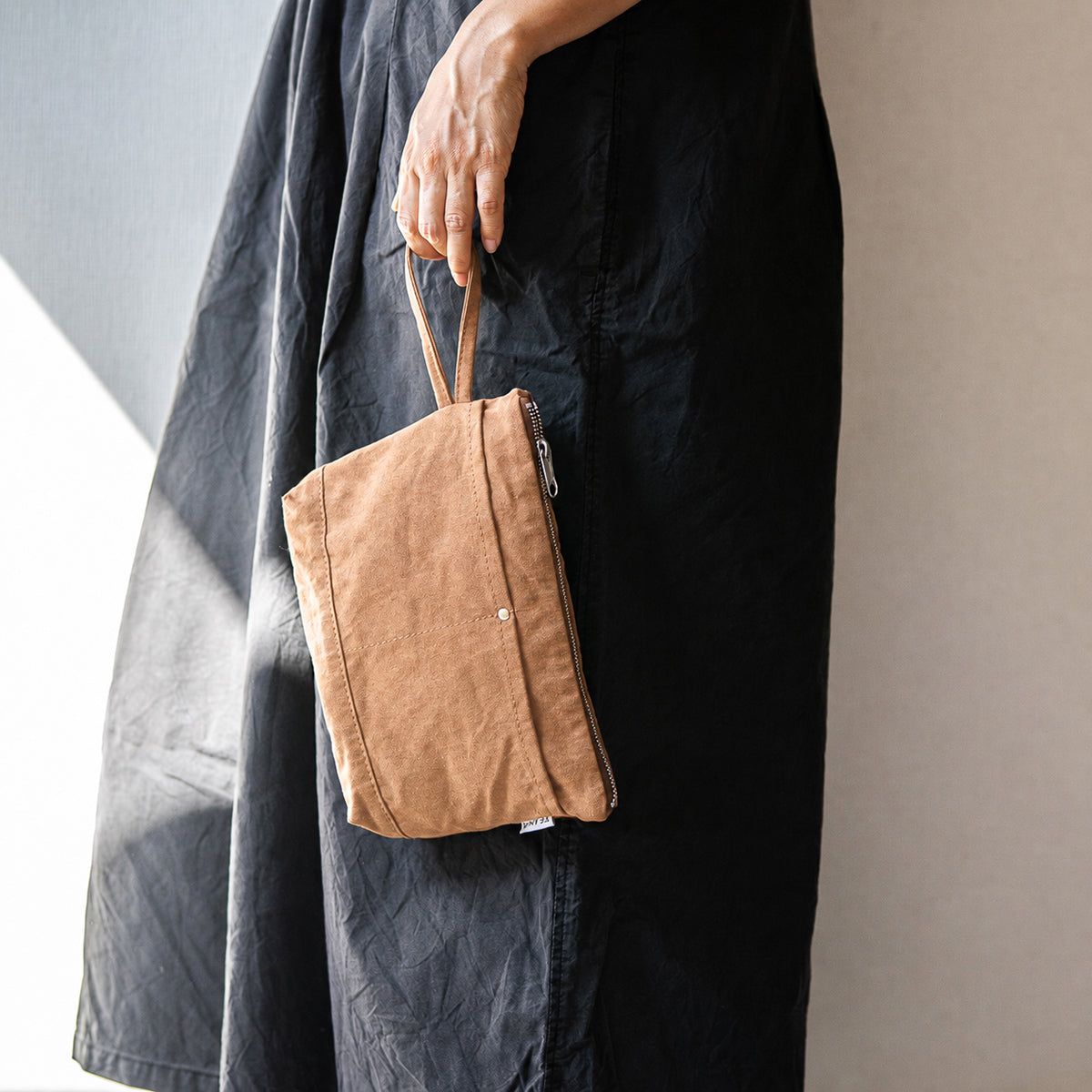 CANVAS POUCH - mocha -