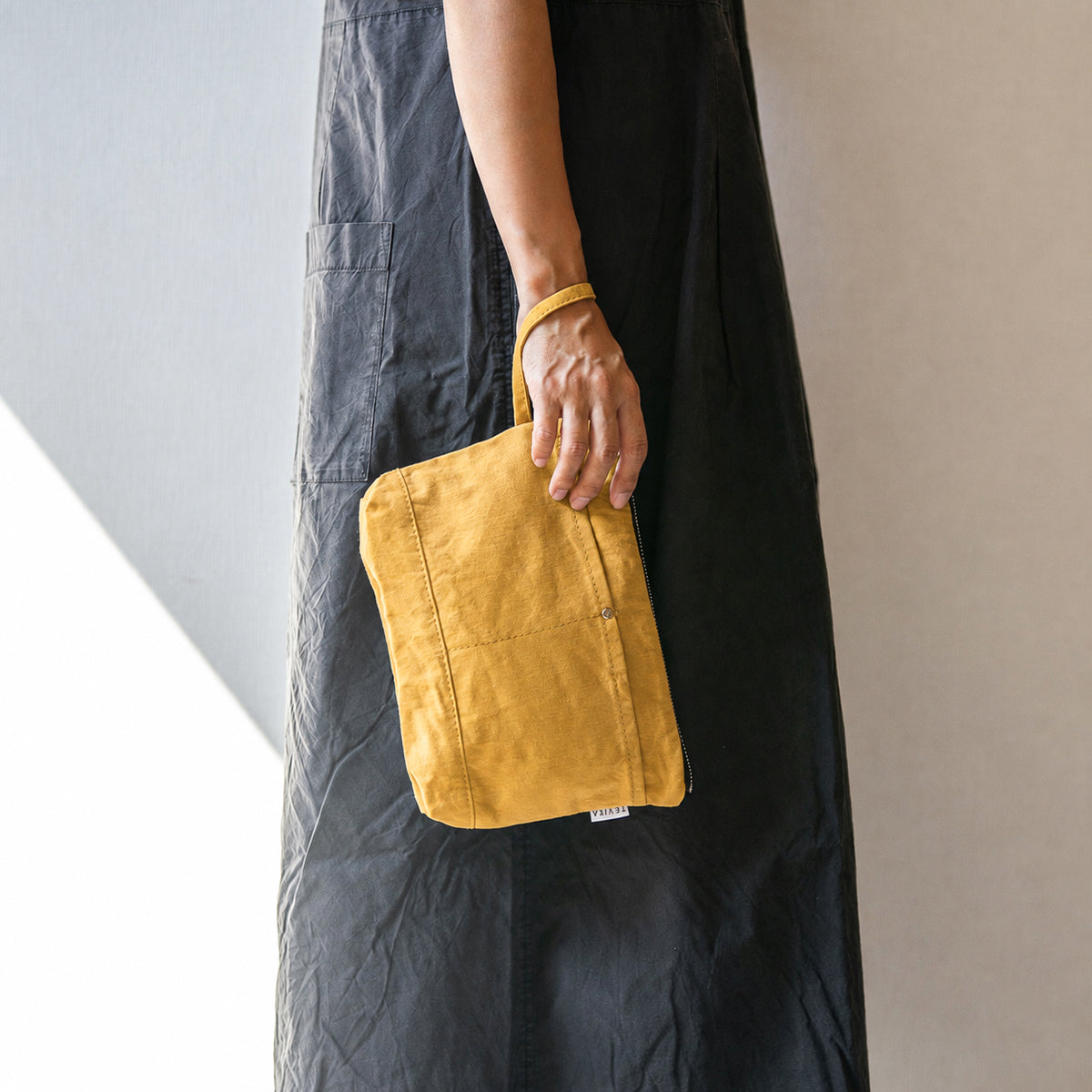 CANVAS POUCH - mustard -