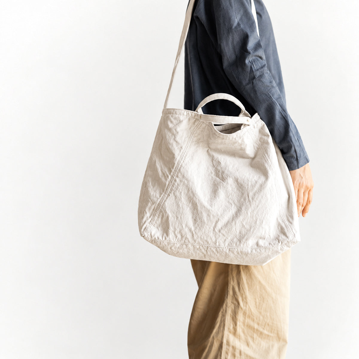 C/N Utility BAG - smorky white -
