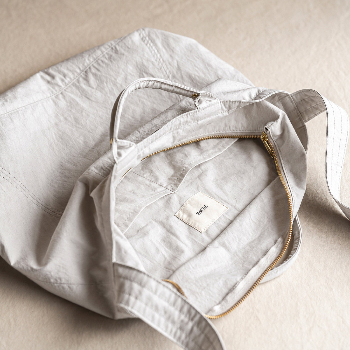 C/N Utility BAG - smorky white -