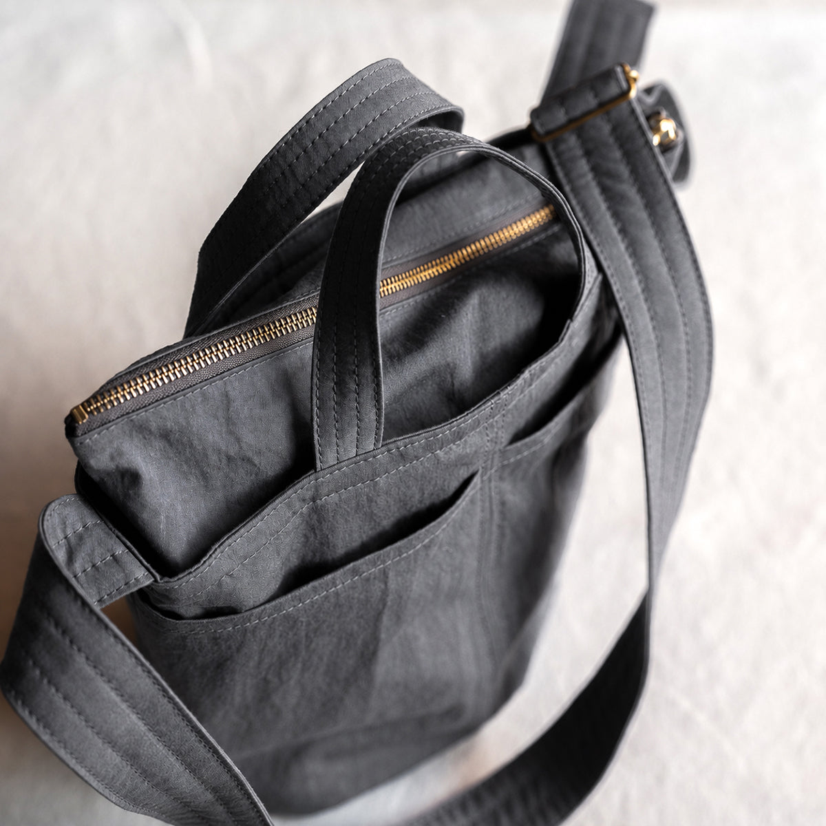 C/N bucket tote - charcoal -