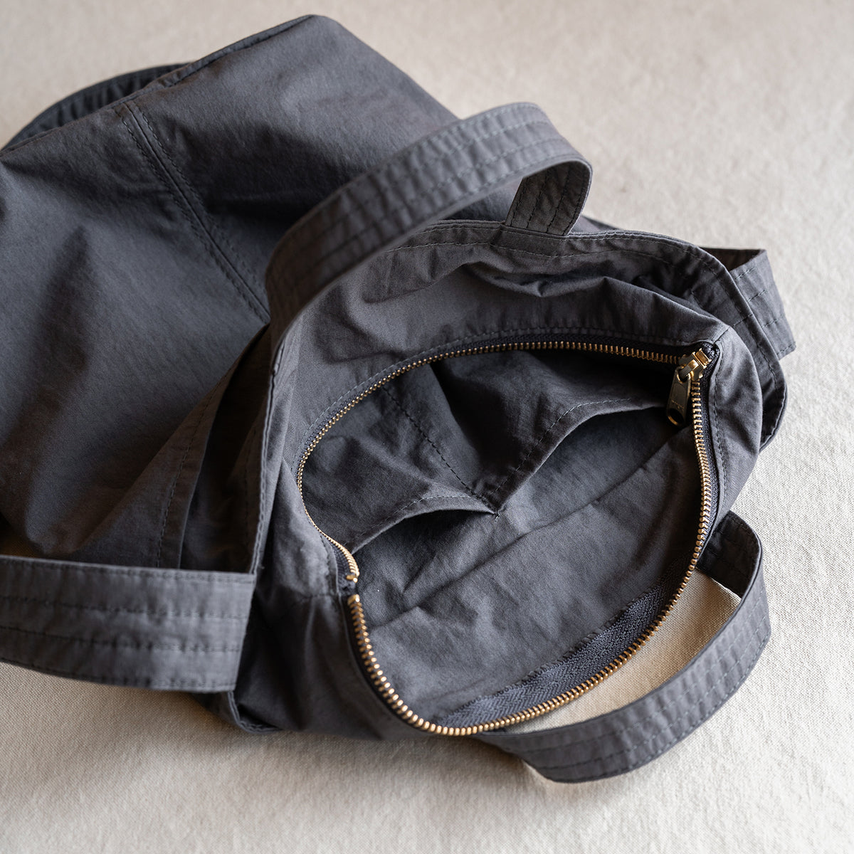 C/N bucket tote - charcoal -