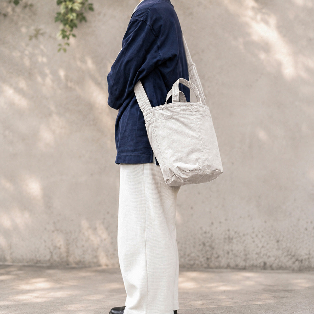 C/N bucket tote - smorky white -