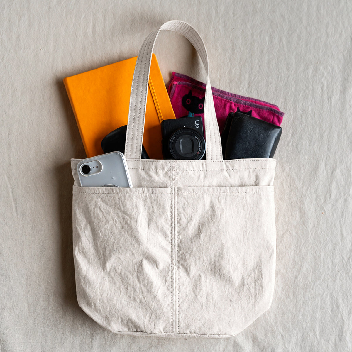 C/N bucket tote - smorky white -