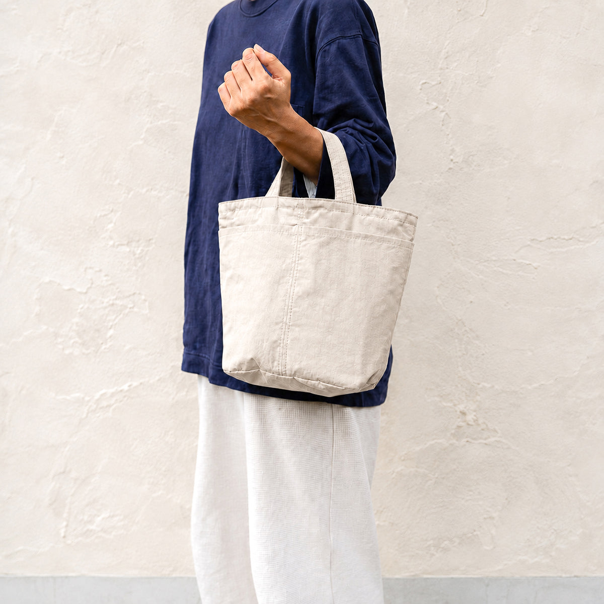 C/N bucket tote - smorky white -