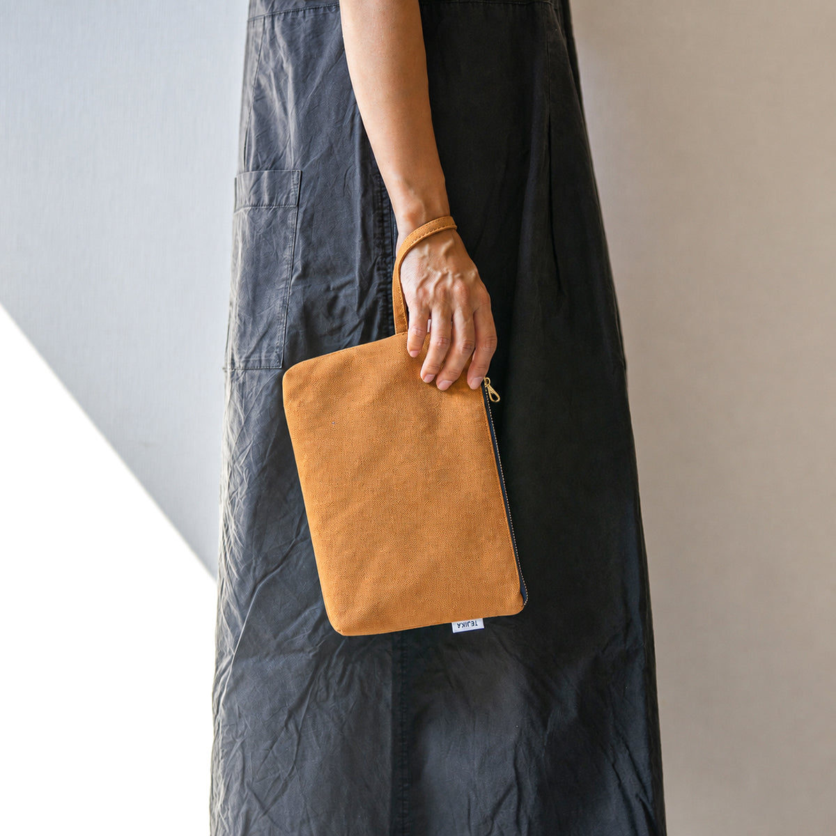 FLAT POUCH - camel -