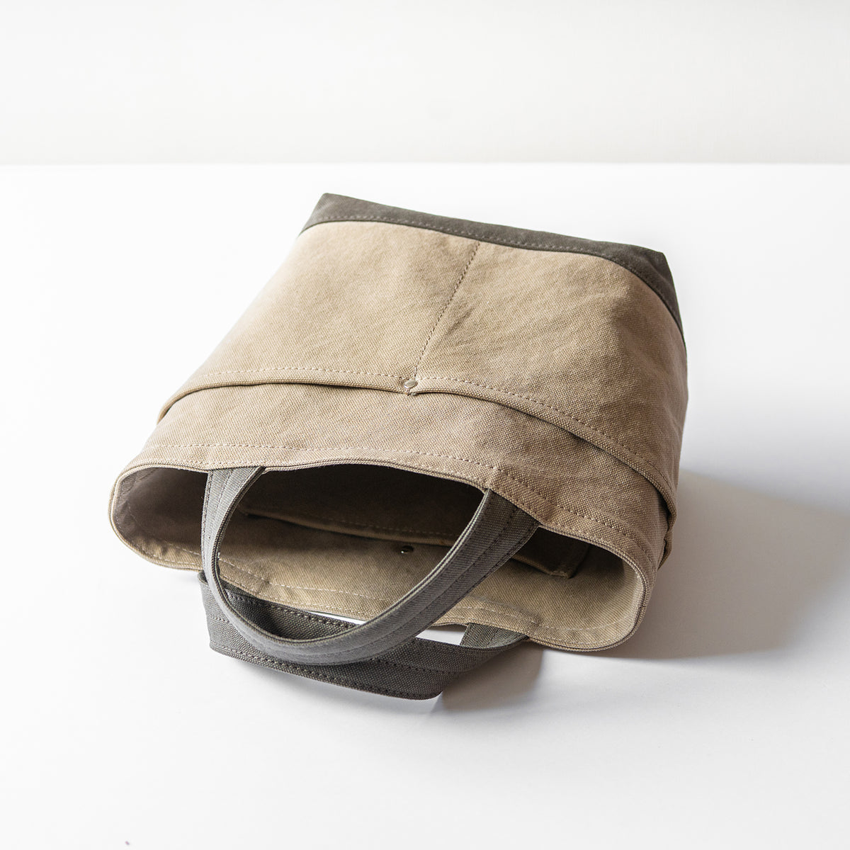 POCKET TOTE Bi-color(beige×oldkhaki)