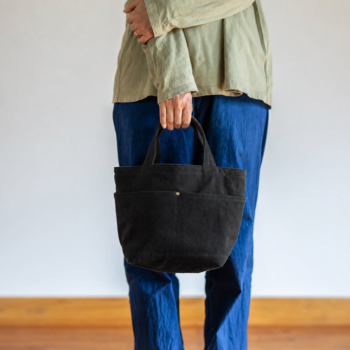 POCKET TOTE - black -
