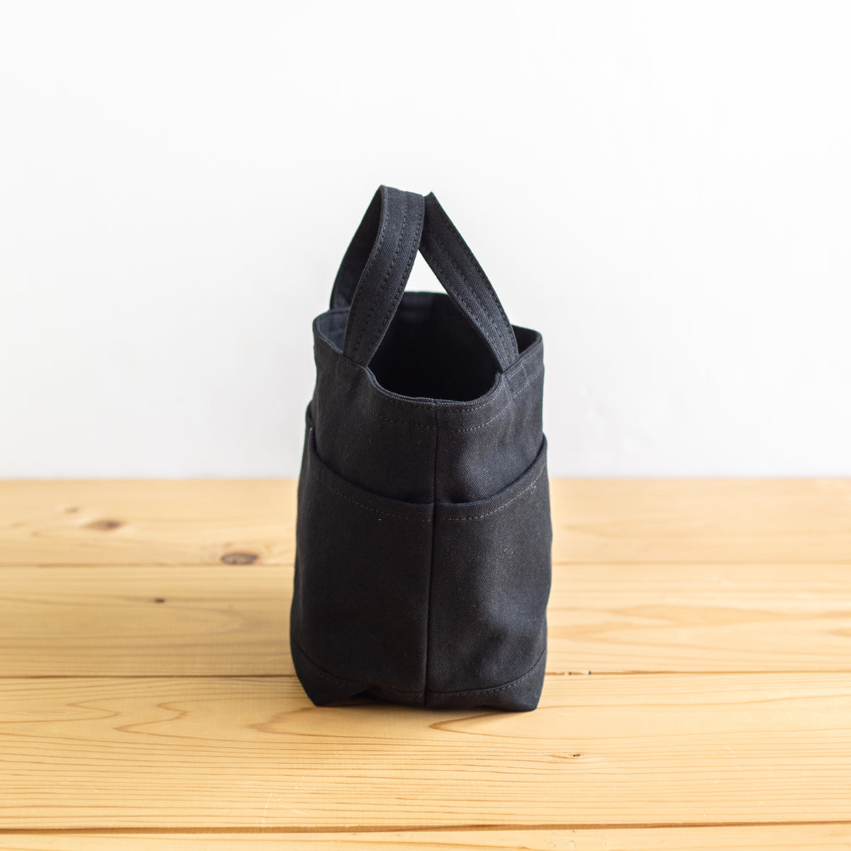 POCKET TOTE - black -
