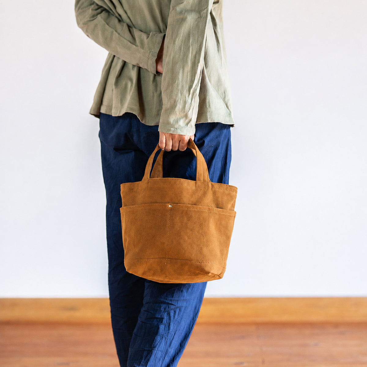 POCKET TOTE - camel -