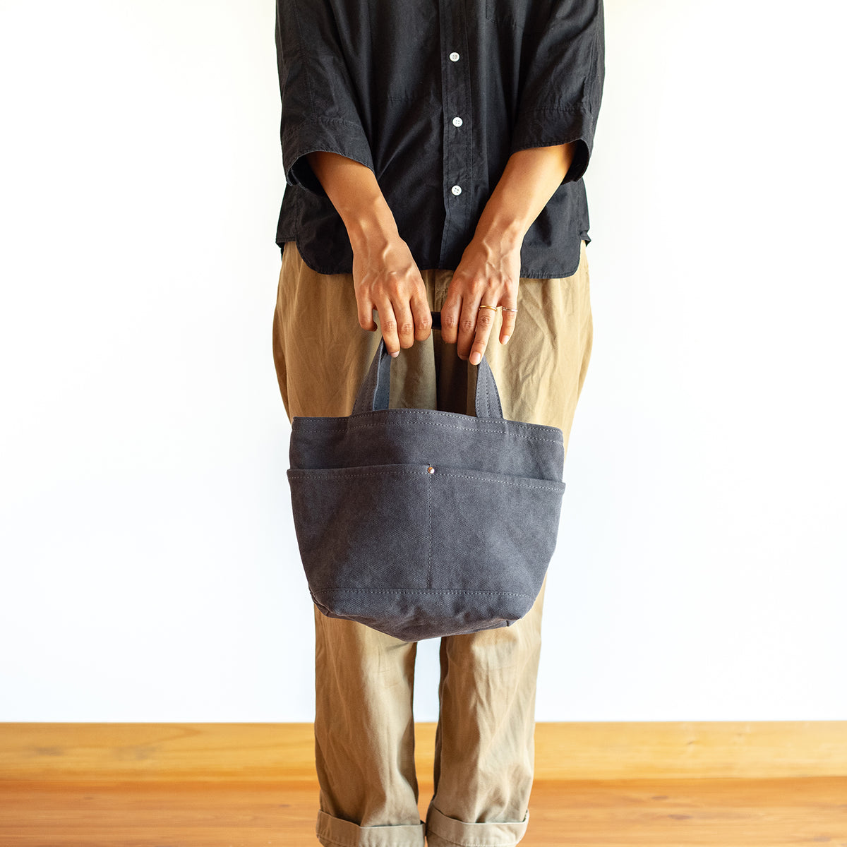 POCKET TOTE - charcoal gray -