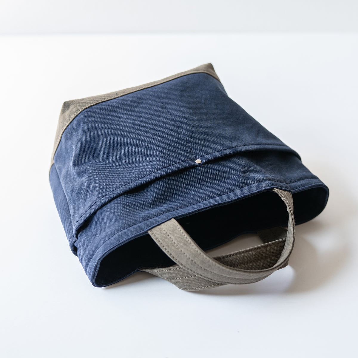 POCKET TOTE Bi-color(deepnavy×oldkhaki)