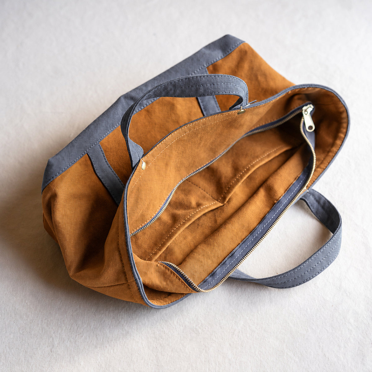STANDARD TOTE Bi-color(camel×charcoal gray)