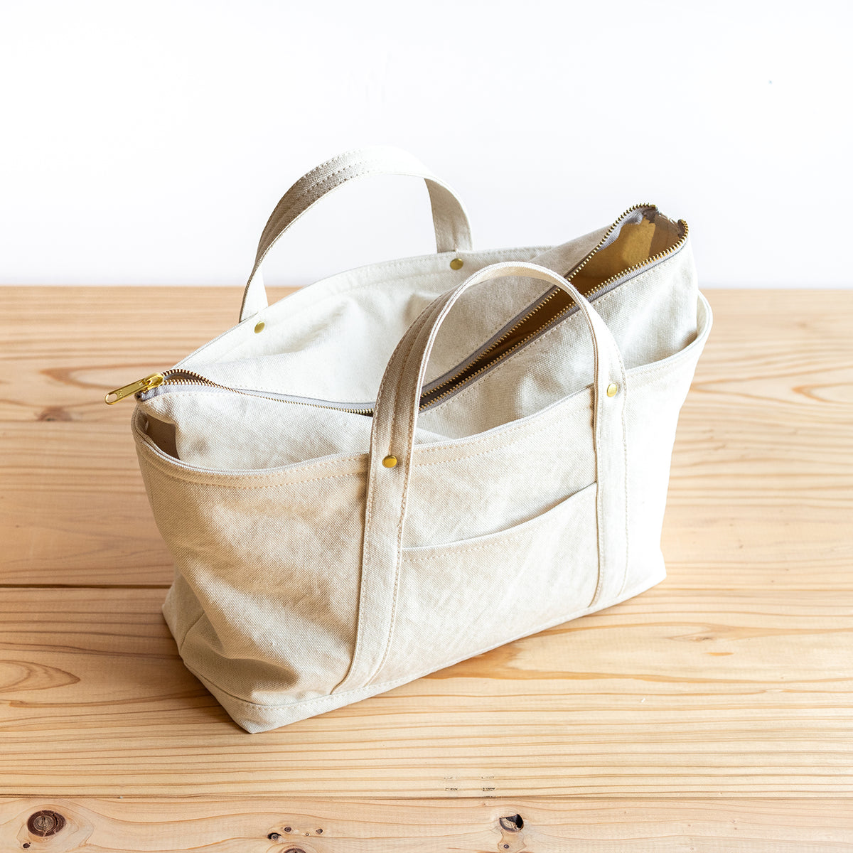 STANDARD TOTE - ivory -