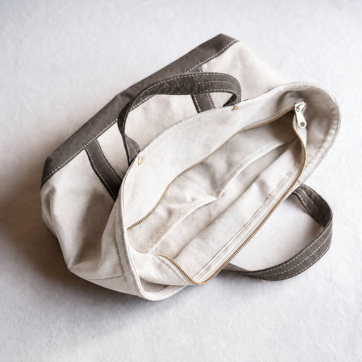 STANDARD TOTE Bi-color(ivory×oldkhaki)