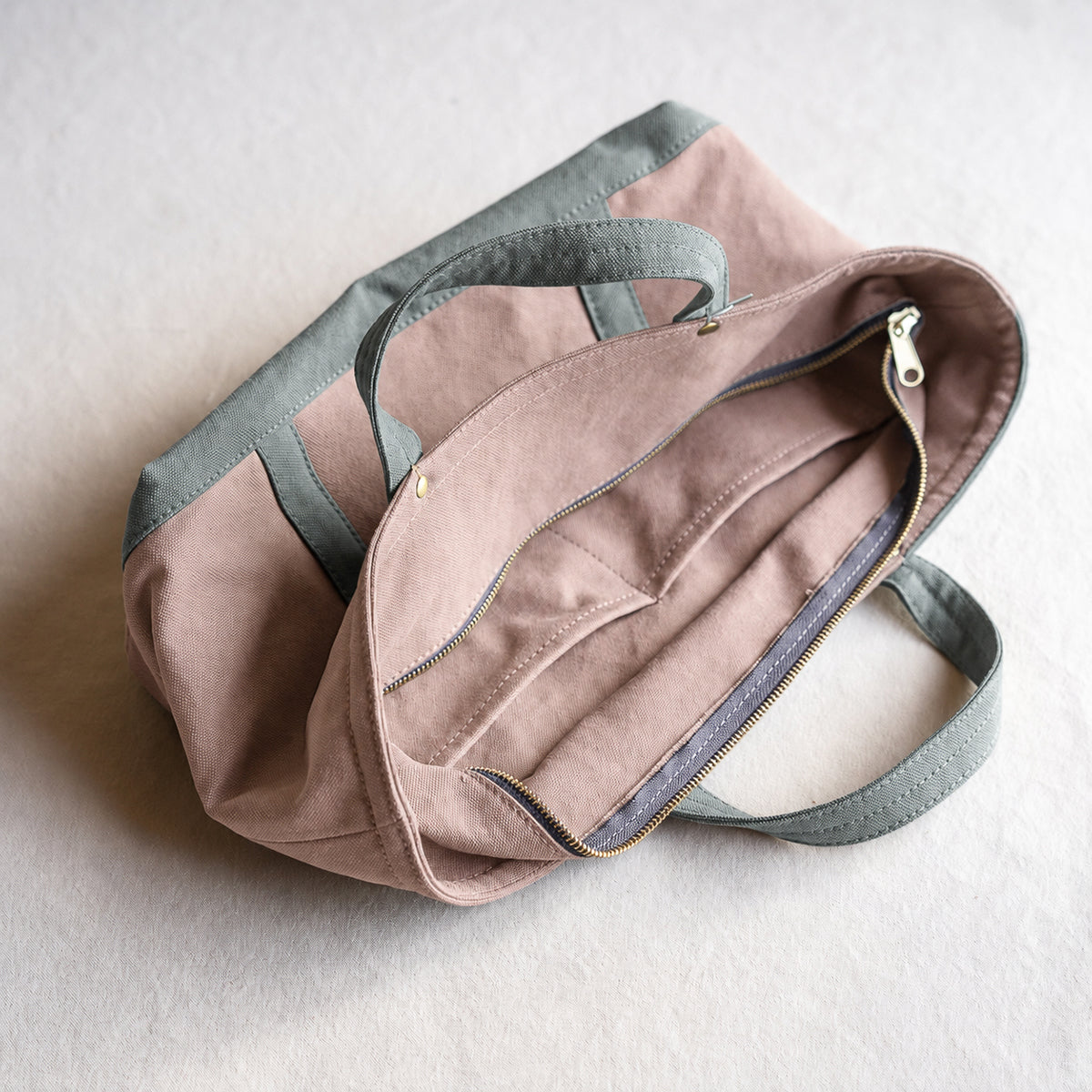 STANDARD TOTE Bi-color(smorkypink×sage)