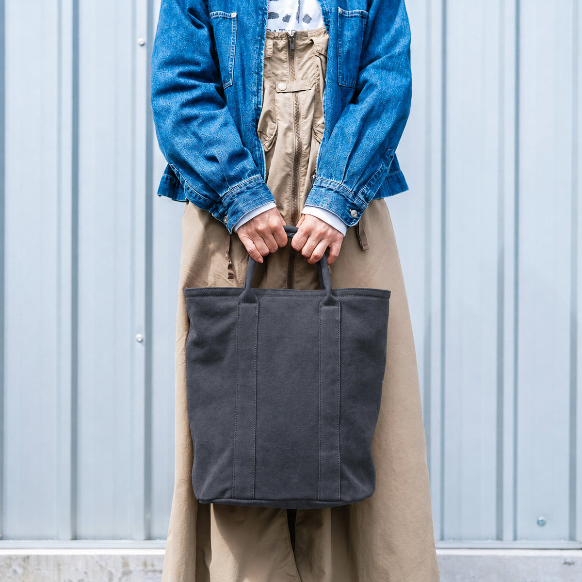 TATENAGA TOTE - charcoal gray -