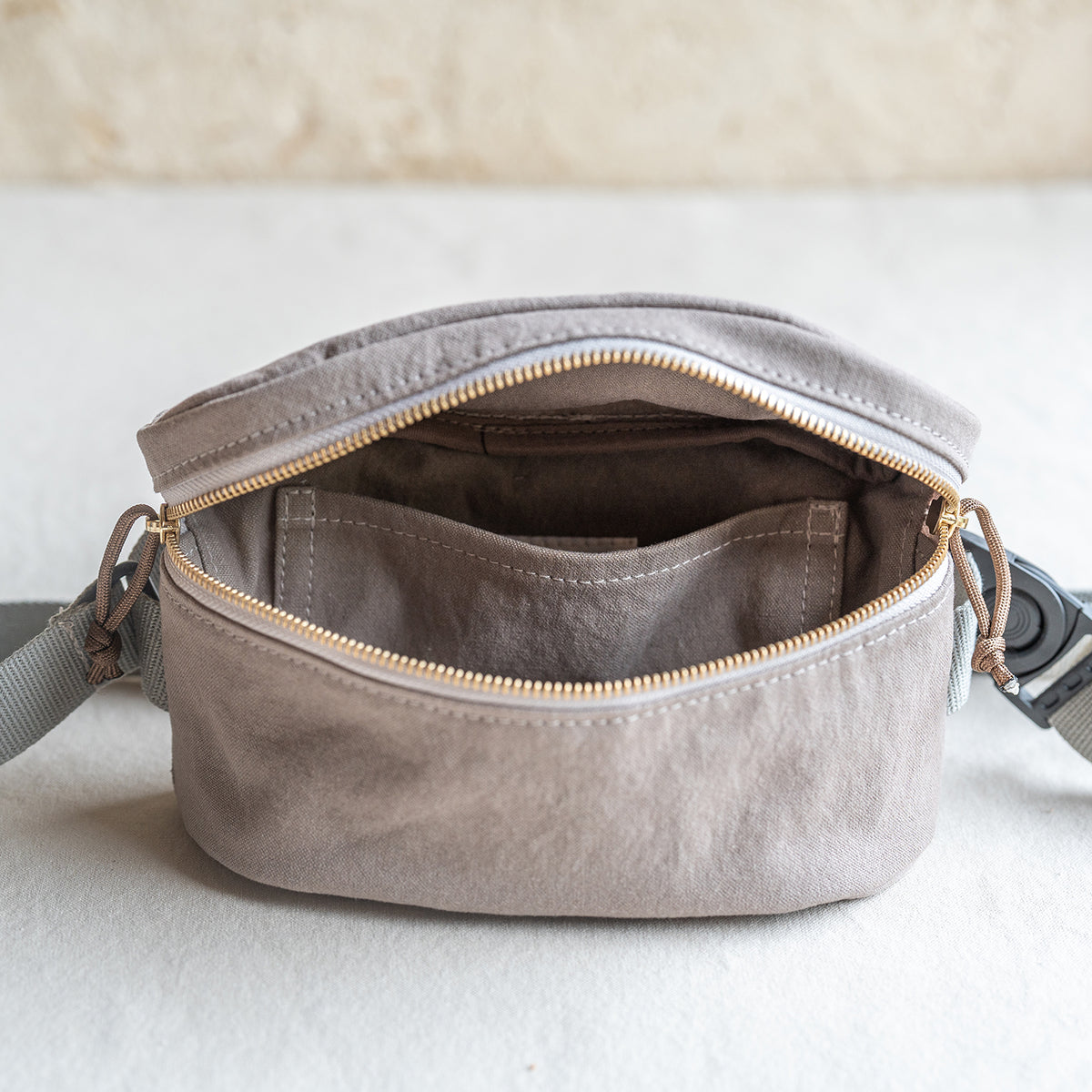 CANVAS POCHETTE - gray -