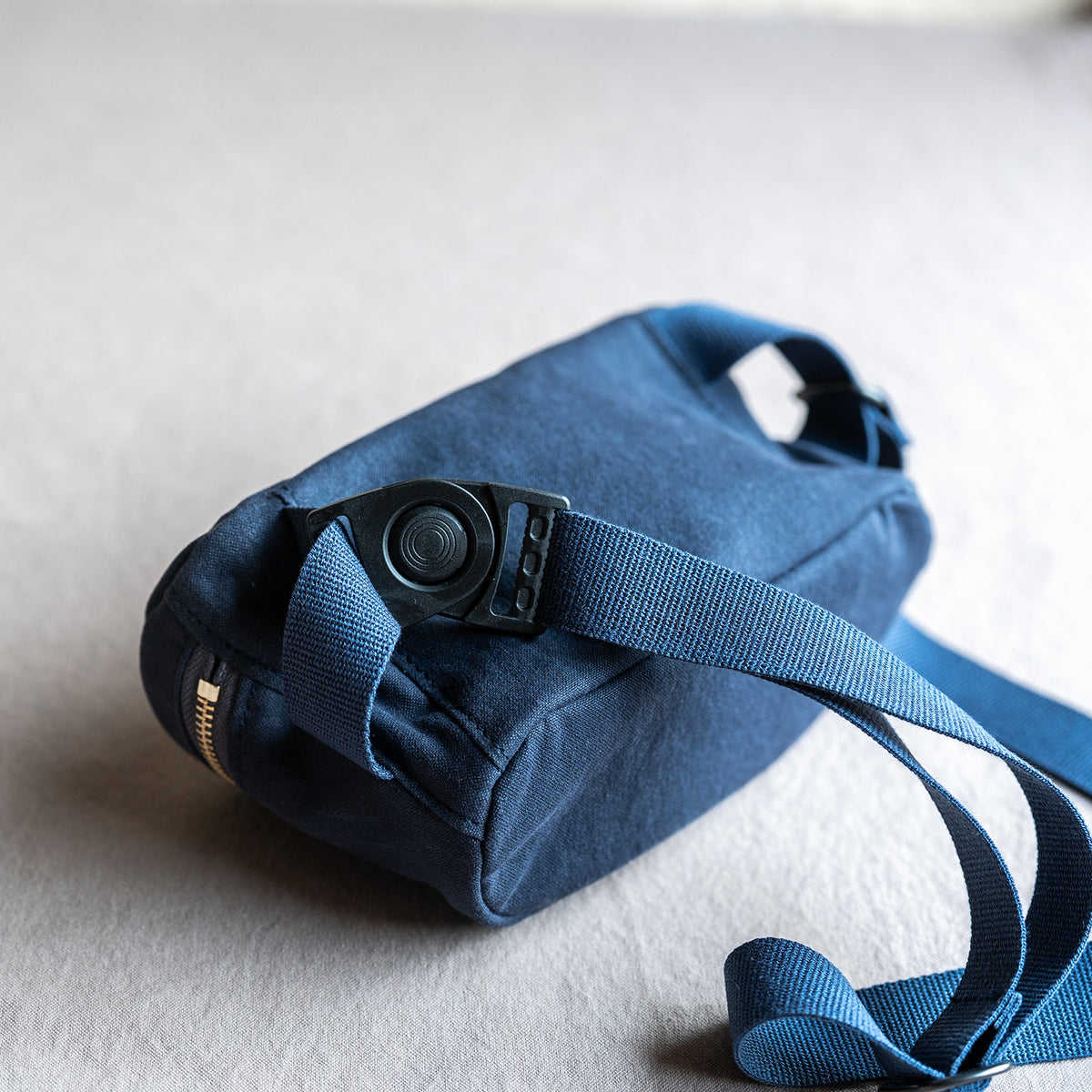 CANVAS POCHETTE - navy -