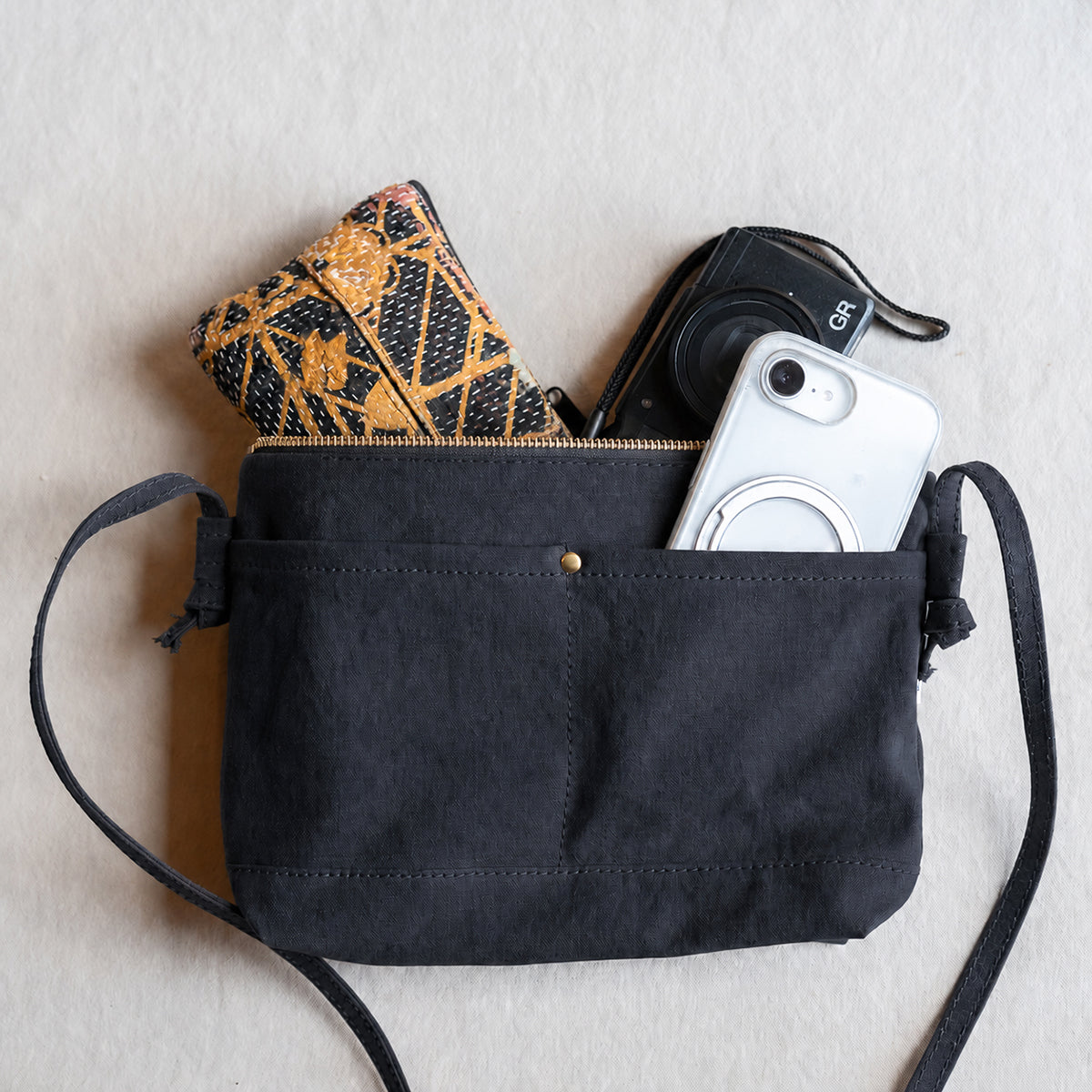 CANVAS POUCH - black -