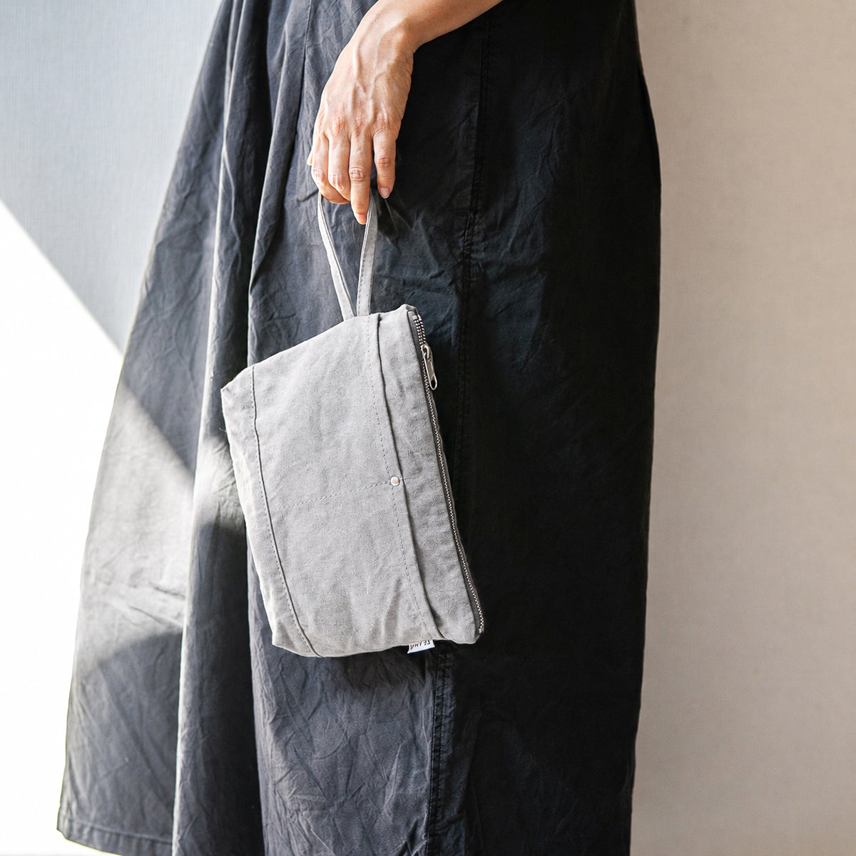 CANVAS POUCH - gray -