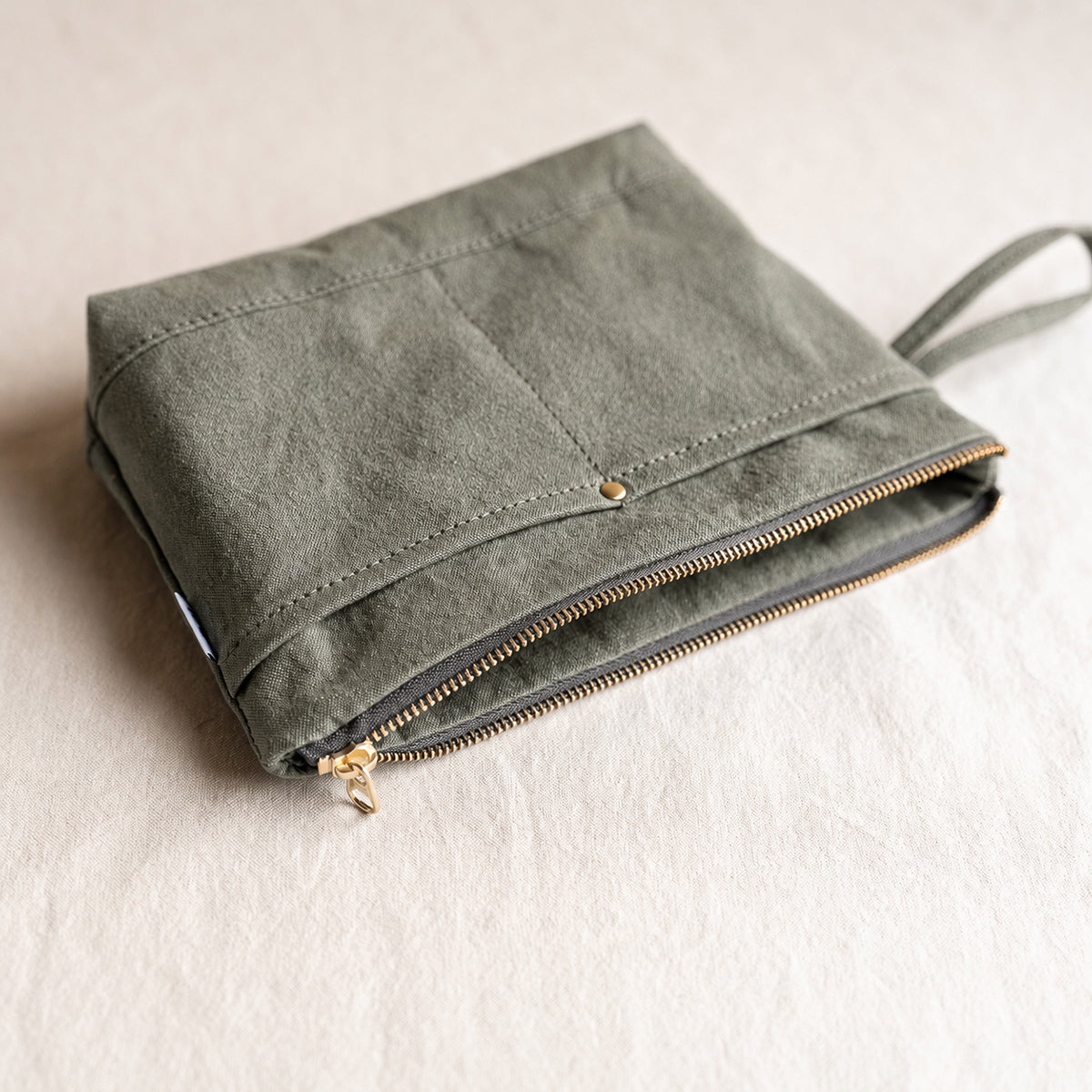 CANVAS POUCH - khaki -