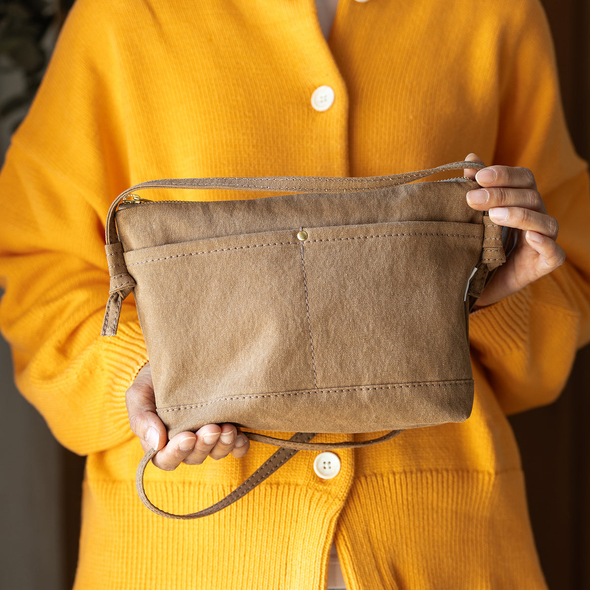 CANVAS POUCH - mocha -