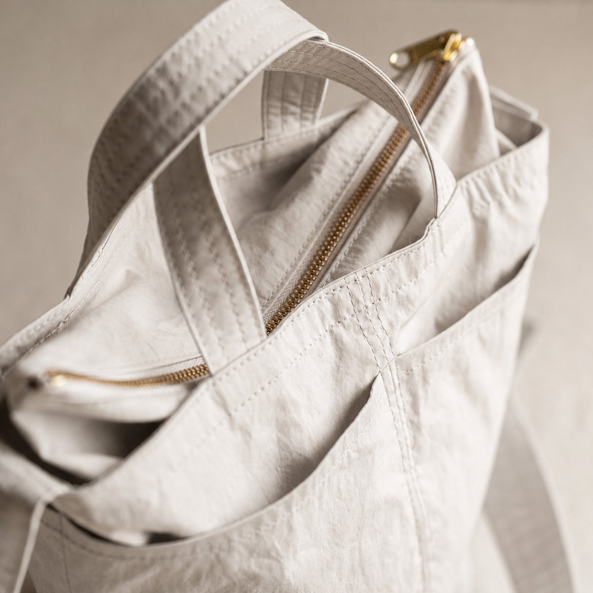 C/N bucket tote - smorky white -