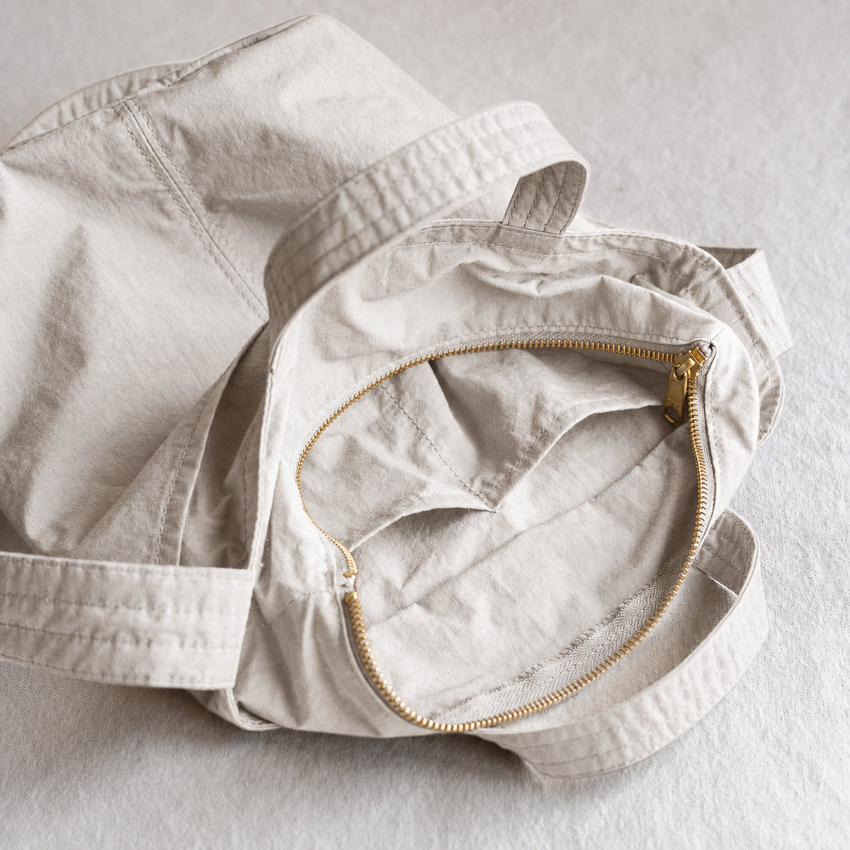 C/N bucket tote - smorky white -
