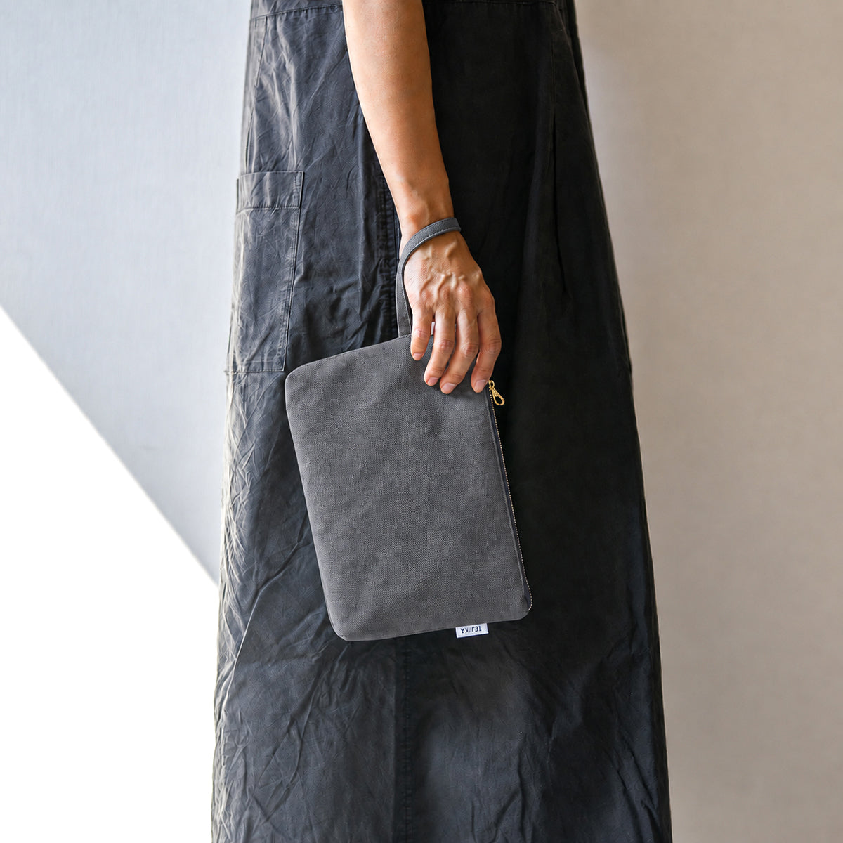 FLAT POUCH - charcoal gray -