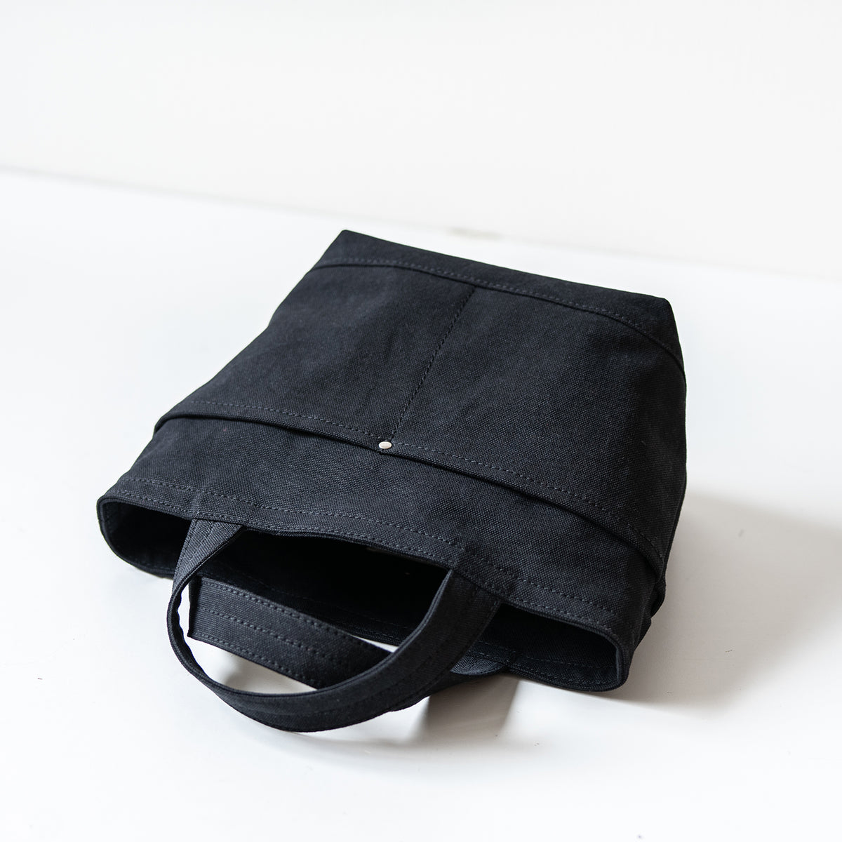 POCKET TOTE - black -
