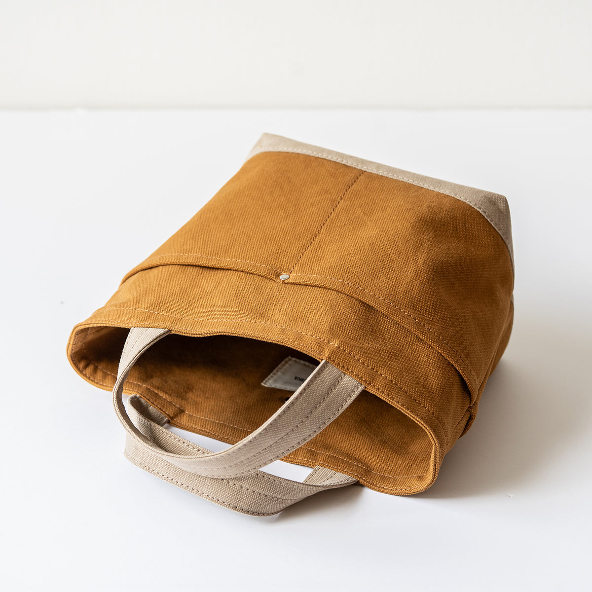 POCKET TOTE Bi-color（camel×beige）