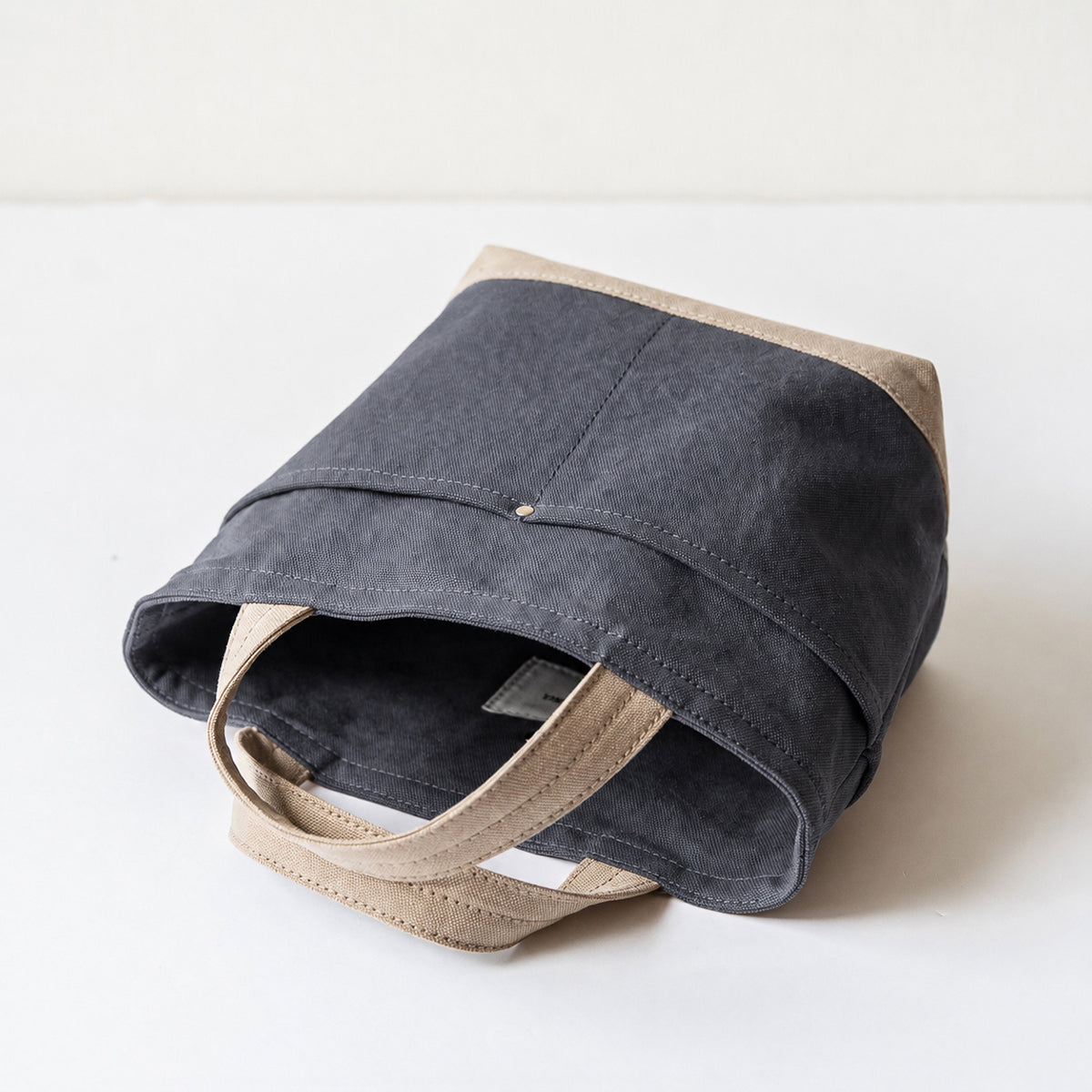 POCKET TOTE Bi-color（charcoal gray×beige）