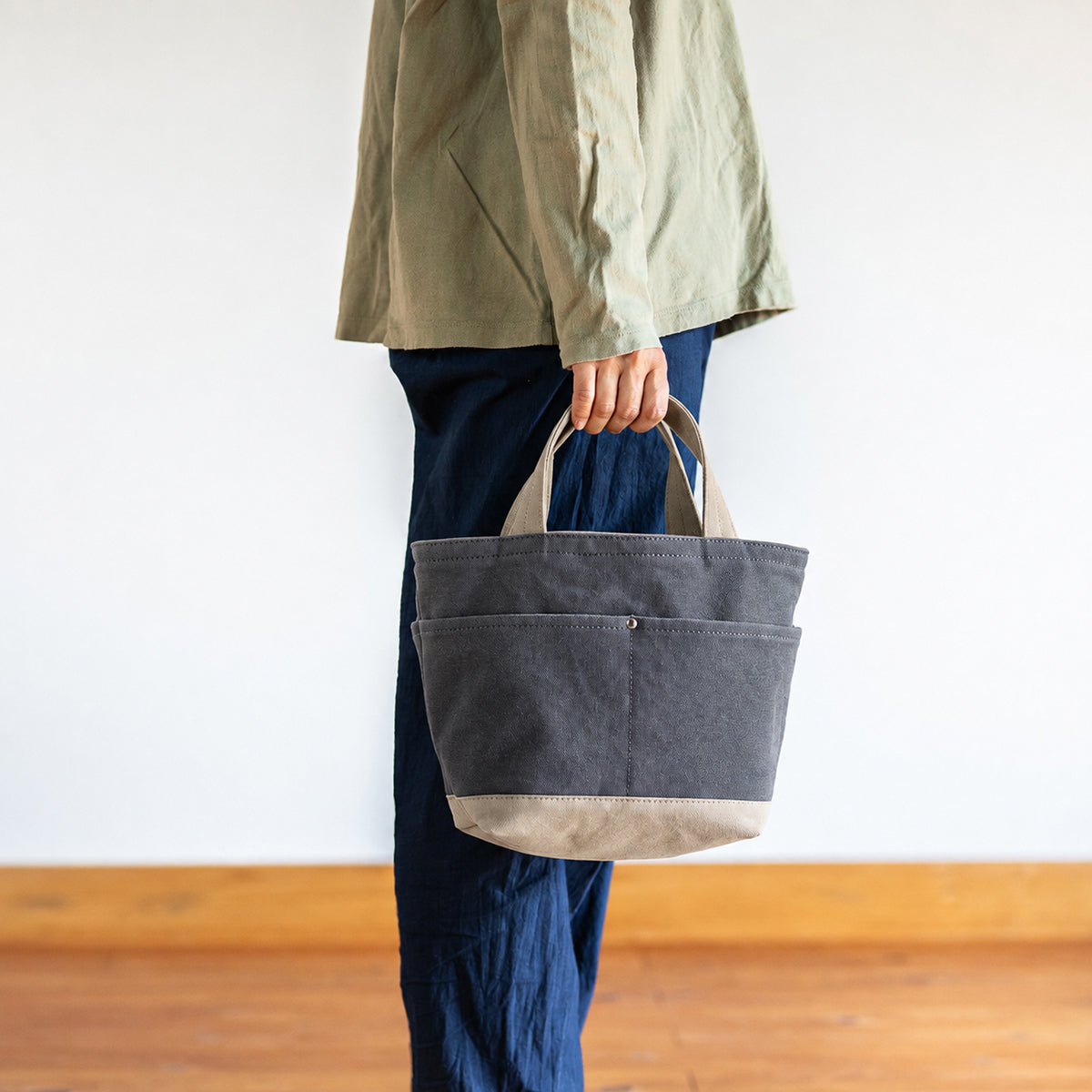 POCKET TOTE Bi-color（charcoal gray×beige）