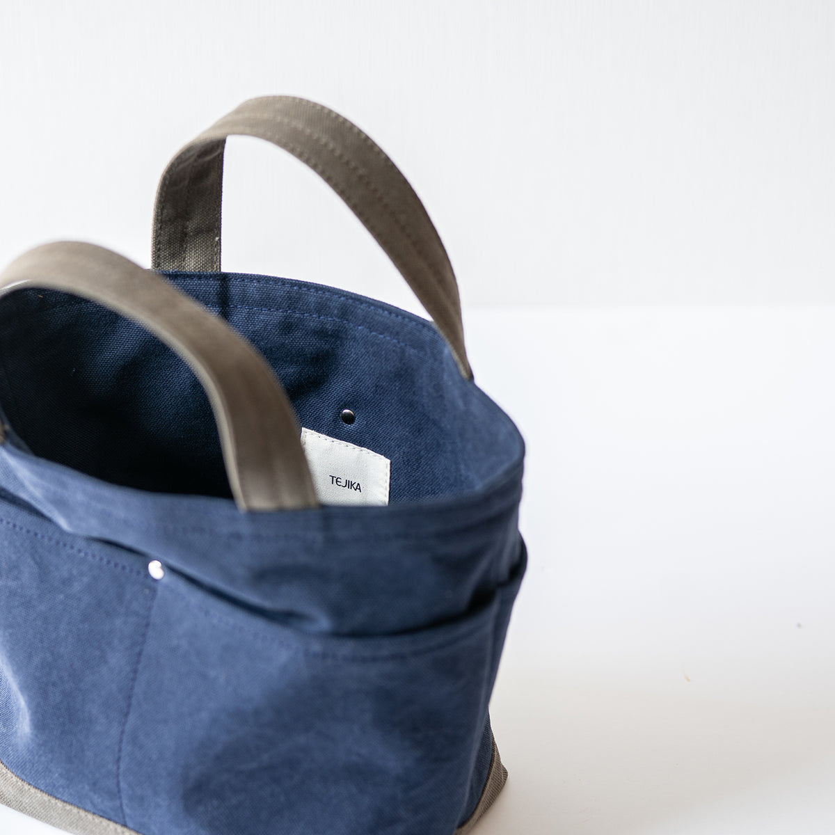 POCKET TOTE Bi-color（deepnavy×oldkhaki）