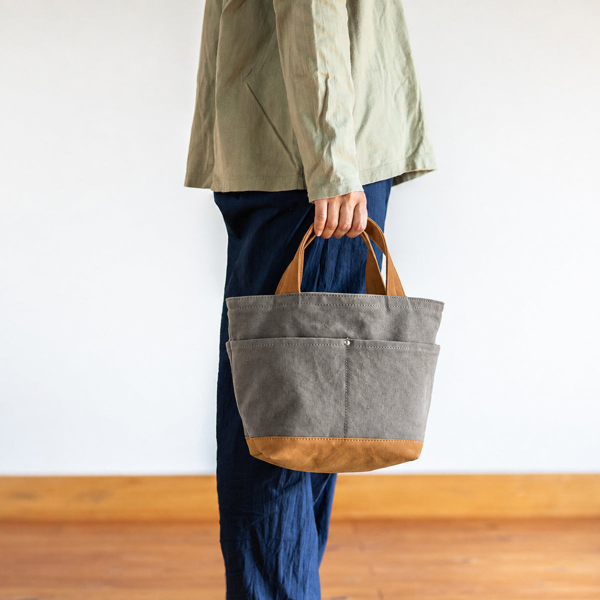 POCKET TOTE Bi-color（oldkhaki×camel）