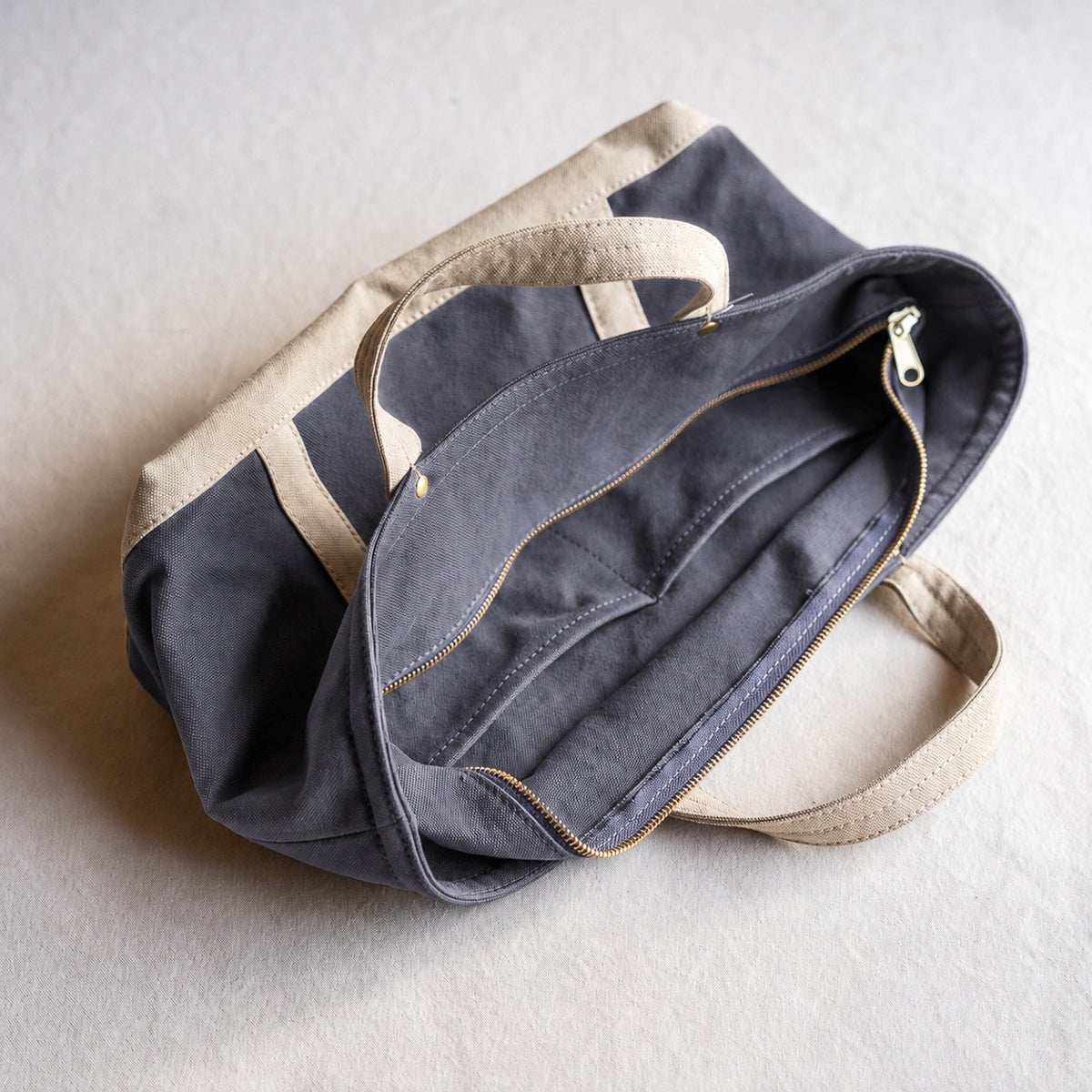 STANDARD TOTE Bi-color（charcoal gray×beige）