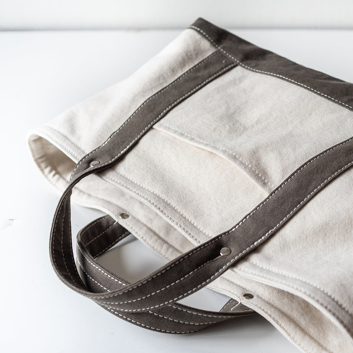 STANDARD TOTE Bi-color（ivory×oldkhaki）
