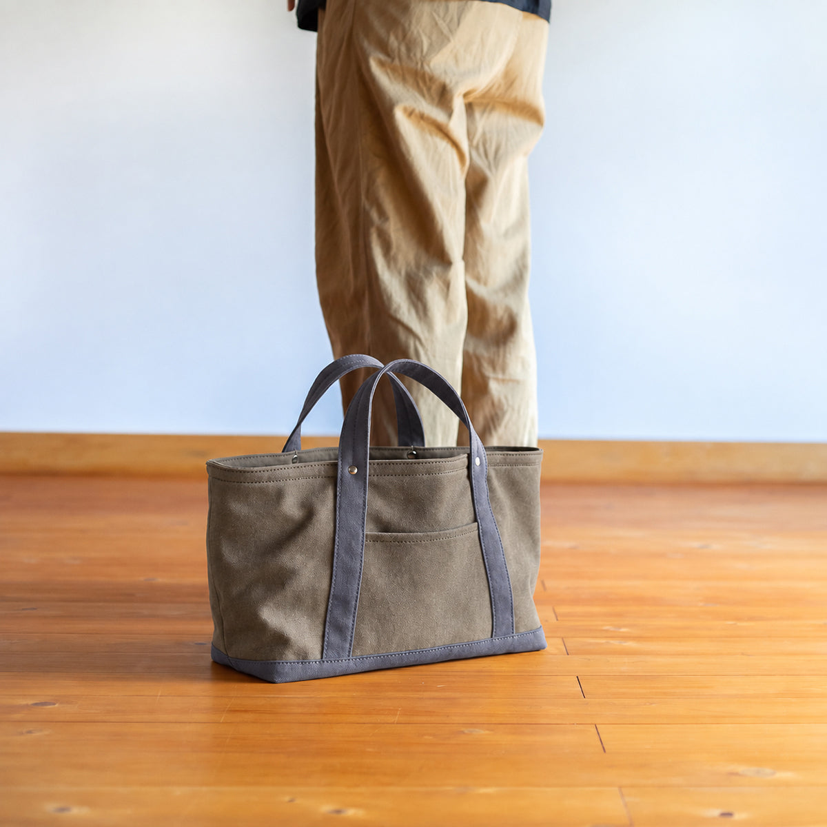 STANDARD TOTE Bi-color（oldkhaki×charcoal gray）