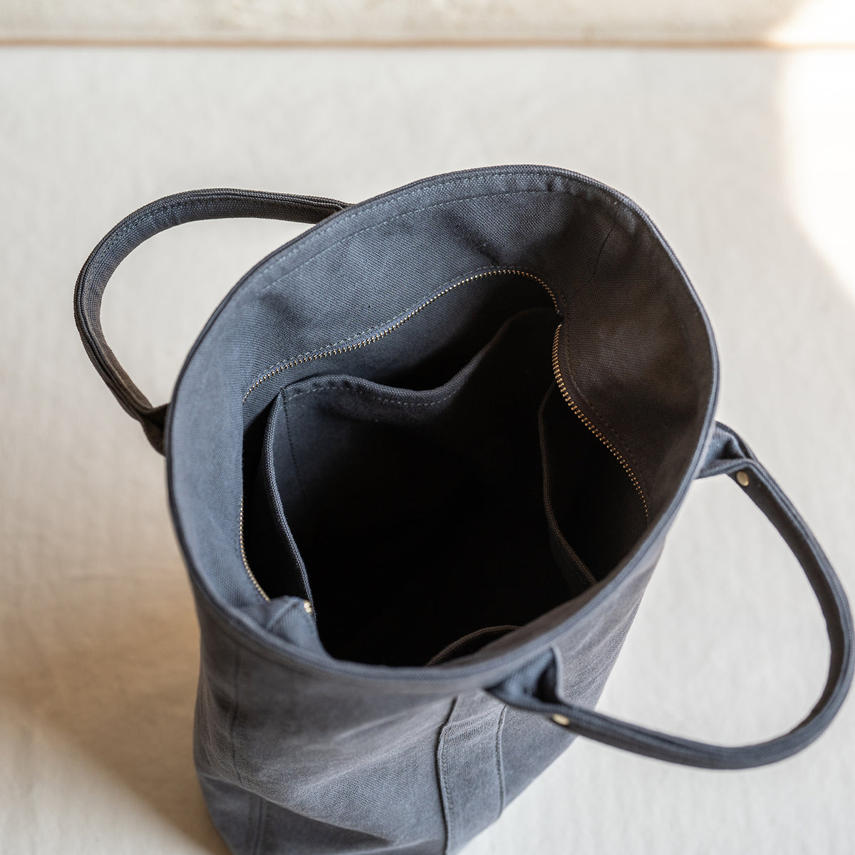 TATENAGA TOTE - charcoal gray -