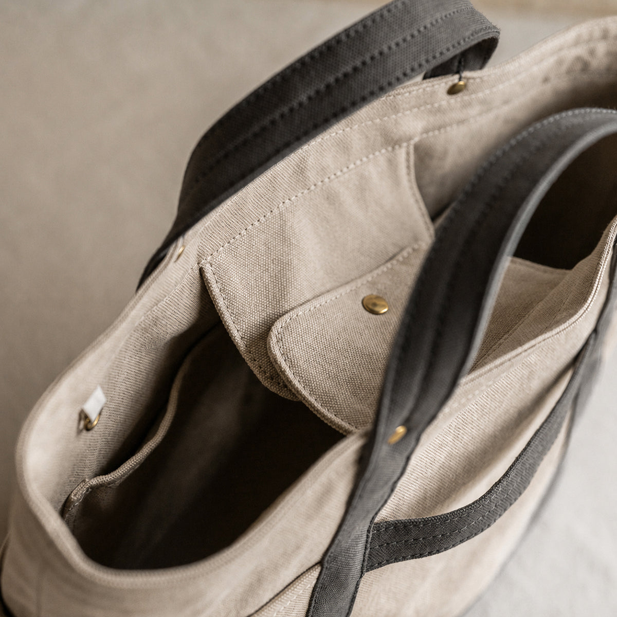 TOOL TOTE Bi-color  （beige×oldkhaki）